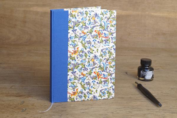 Notizbuch Leinen blau,  Dekor bunt Paradiesvögel